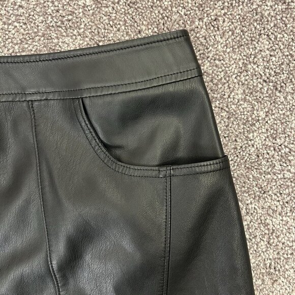 Express Women's Faux Leather Skirt Size 6 Black Front Button Closure Pockets - Picture 6 of 11